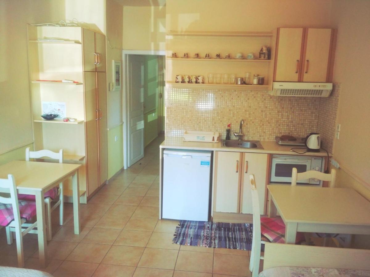 Rent Rooms Alexiou Límni Exterior foto